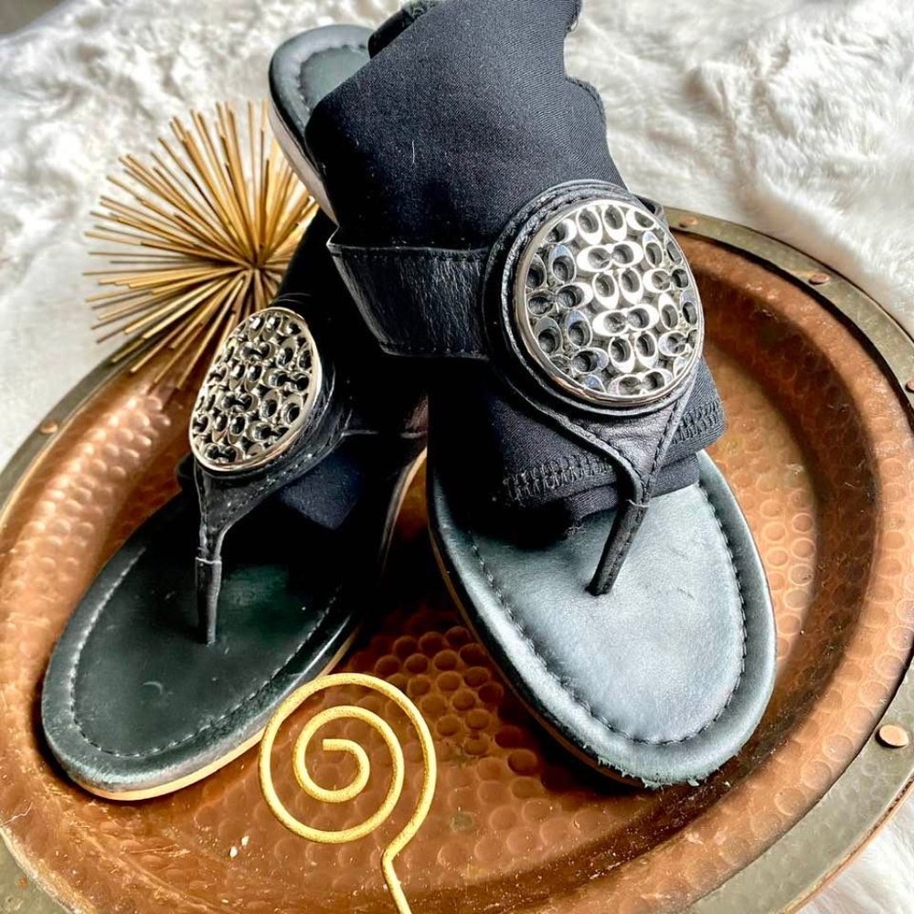 COACH | Silver Medallion Sena Sandal Black Leather Sz 6.5 ShouldFitTo7maybe7.5